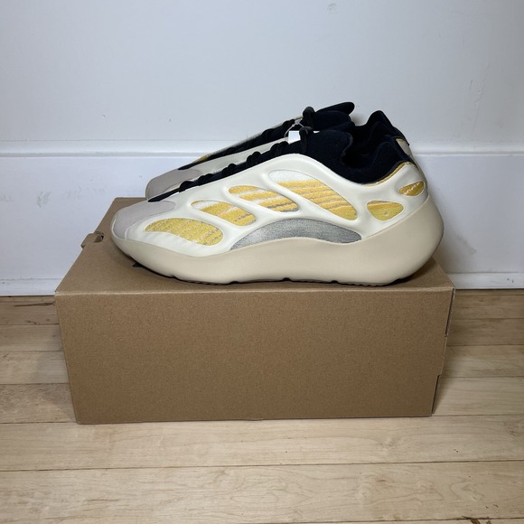 Adidas Yeezy 700 V3 Safflower G54853 Size‎ 11 New In Box